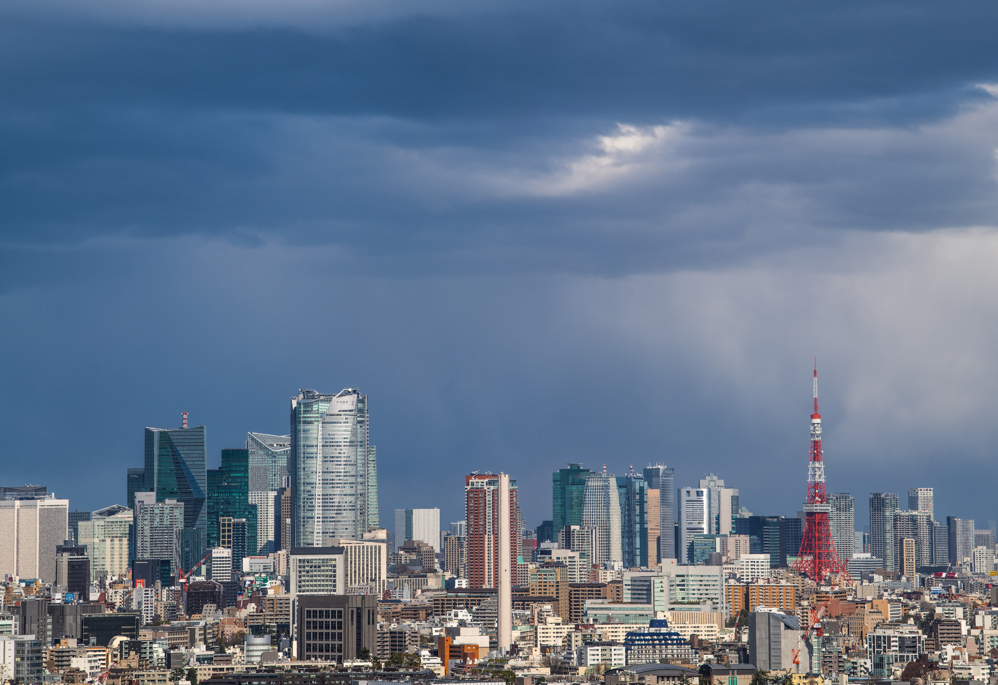 曇り空の東京都